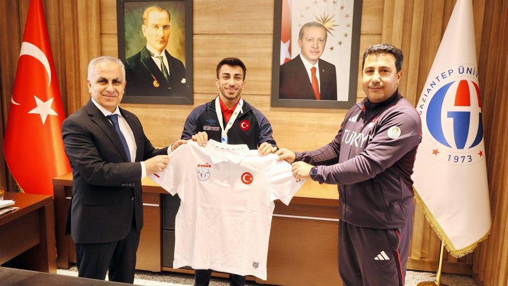 Rektör Doğan, Avrupa şampiyonu Algül'ü kabul etti